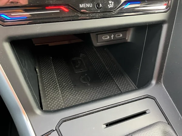 VOLKSWAGEN Polo (2024) — foto 11 van 26