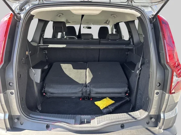Dacia Jogger (2023) — foto 20 van 22