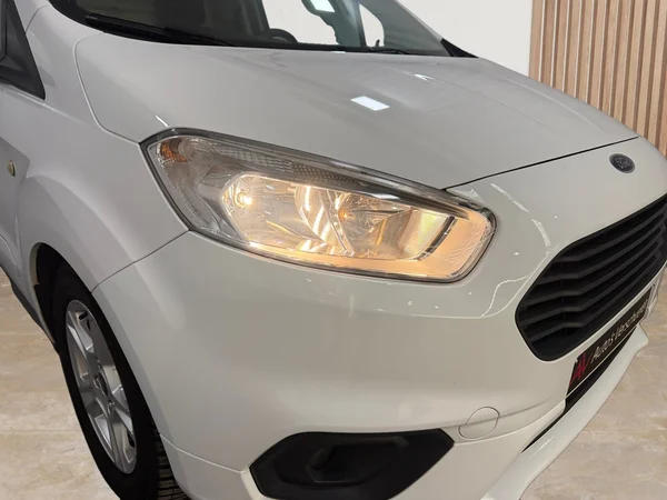 Ford Transit-Courier (2020) — foto 23 van 29