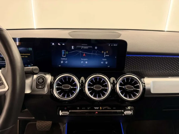 Mercedes-Benz GLB (2024) — foto 7 van 22