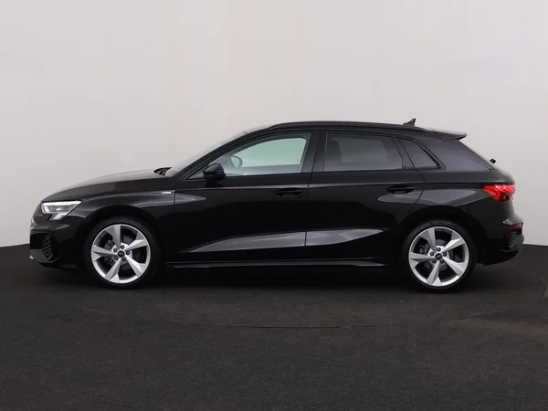 AUDI A3 Sportback (2024) — foto 12 van 16