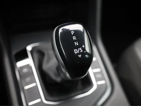 VOLKSWAGEN Tiguan (2021) — foto 8 van 22