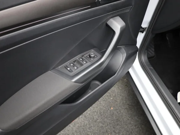 VOLKSWAGEN T-Roc (2019) — foto 6 van 20