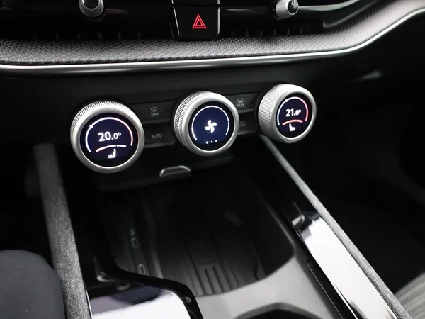 SKODA Superb SW (2024) — foto 11 van 23