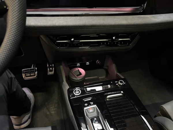 AUDI Q6 e-tron (2024) — foto 20 van 24