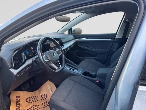 VOLKSWAGEN Golf VIII SW (2022) — foto 3 van 4
