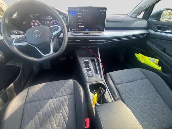 VOLKSWAGEN Golf VII SW (2024) — foto 2 van 24