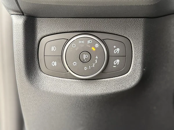 Ford Transit Courier (2025) — foto 16 van 35