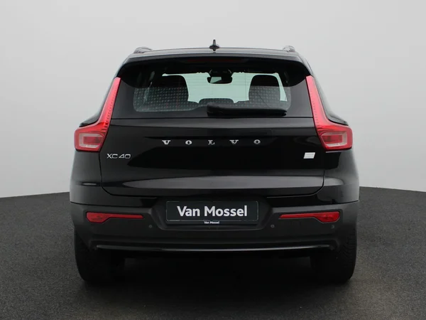 Volvo XC40 (2023) — foto 37 van 41