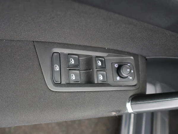 VOLKSWAGEN Touran (2023) — foto 11 van 25