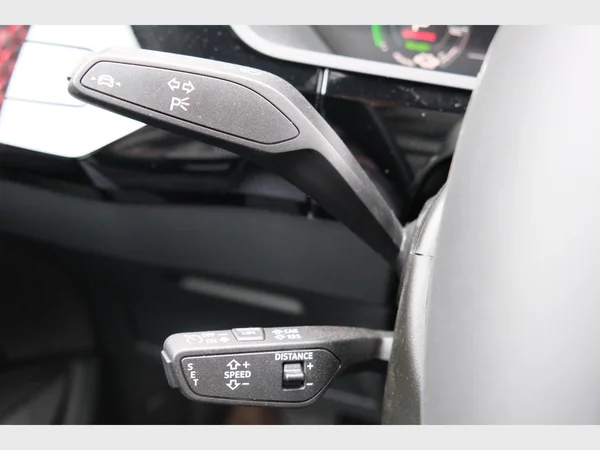 AUDI Q8 e-tron (2023) — foto 15 van 35