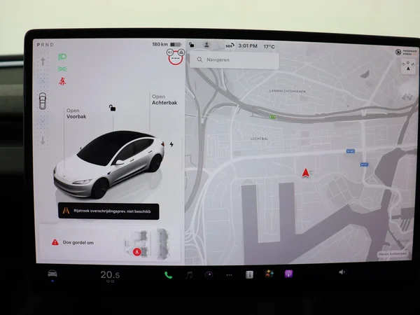 TESLA Model 3 (2024) — foto 10 van 28