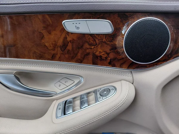 Mercedes-Benz C-Klasse (2015) — foto 5 van 15