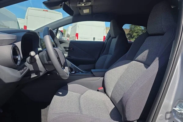 Toyota C-HR Hybrid (HEV) (2026) — foto 13 van 26