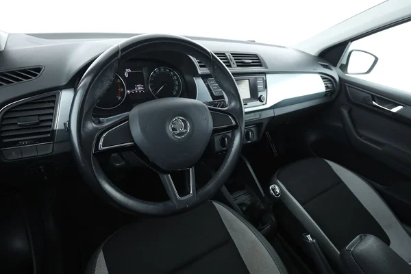 Skoda Fabia (2016) — foto 2 van 16