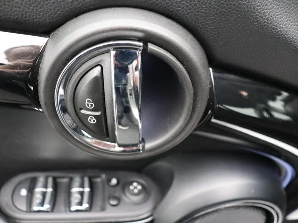 MINI Cooper (2024) — foto 23 van 23