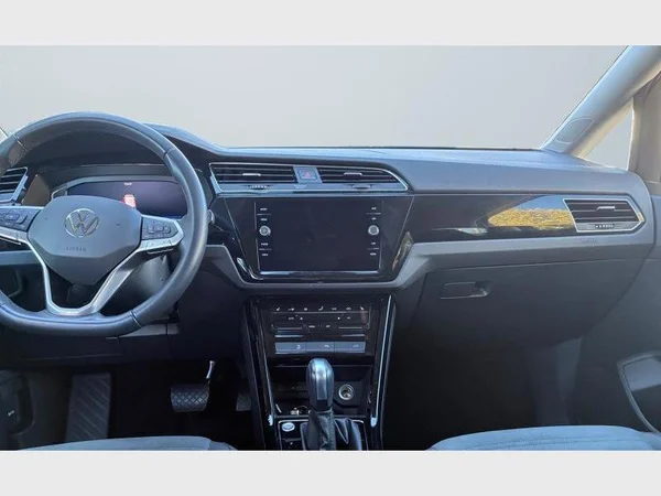 Volkswagen Touran (2023) — foto 2 van 21