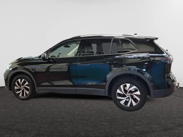 VOLKSWAGEN Tiguan (2025) — foto 12 van 23