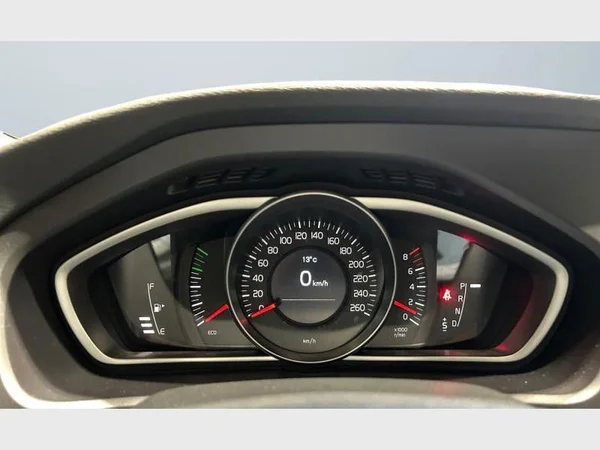 Volvo V40 (2019) — foto 3 van 29