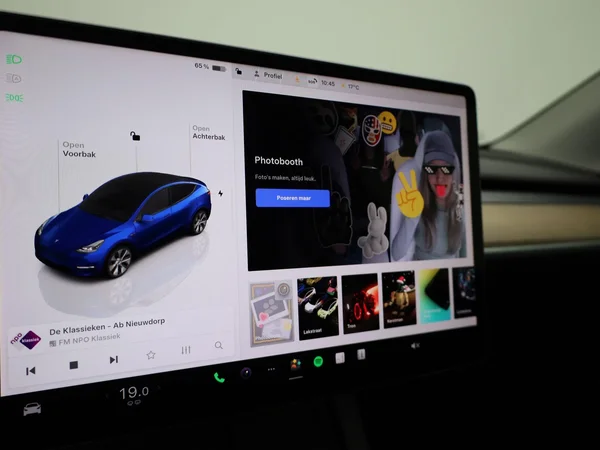 Tesla Model Y (2023) — foto 25 van 52