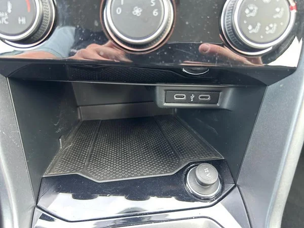VOLKSWAGEN T-Roc (2022) — foto 14 van 31