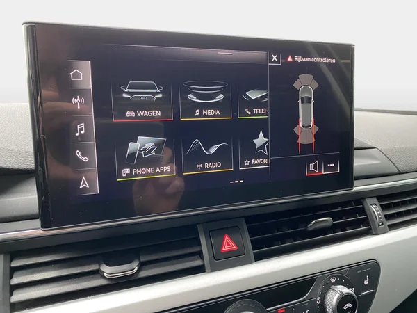 Audi A4 (2022) — foto 9 van 20