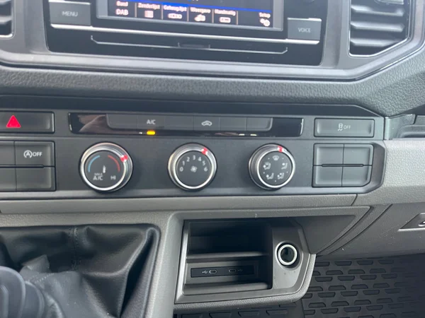 VOLKSWAGEN Crafter 35 Lwb (2023) — foto 9 van 18