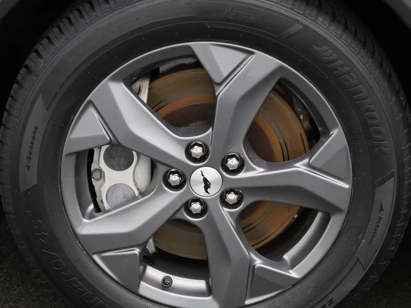 Ford Mustang Mach-E (2021) — foto 8 van 52