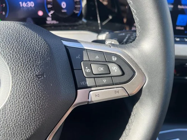 VOLKSWAGEN Golf VIII (2021) — foto 7 van 27