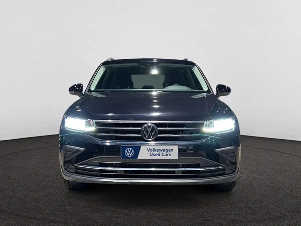 VOLKSWAGEN Tiguan (2022) — foto 12 van 22