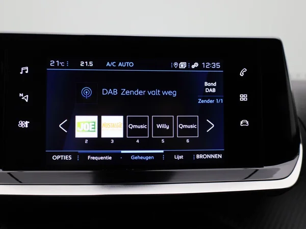 Peugeot 2008 (2023) — foto 6 van 40