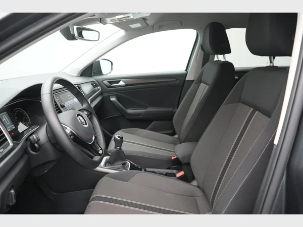 VOLKSWAGEN T-Roc (2019) — foto 14 van 24