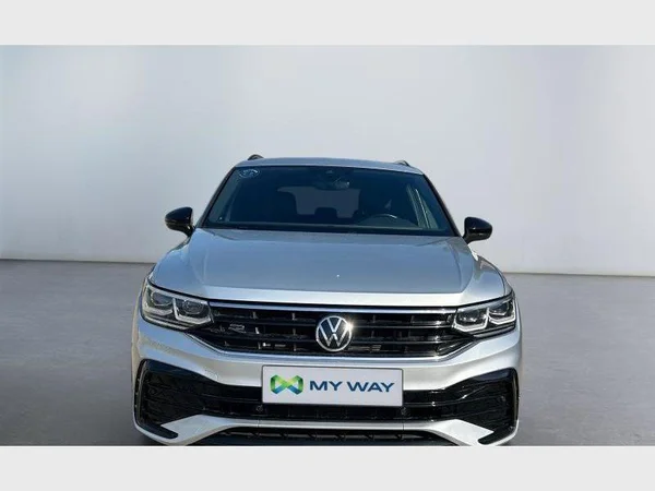 VOLKSWAGEN Tiguan (2021) — foto 12 van 33