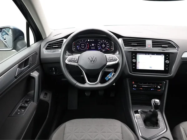 VOLKSWAGEN Tiguan (2022) — foto 5 van 22