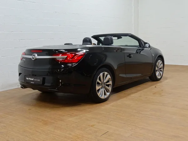 Opel Cascada (2018) — foto 24 van 27