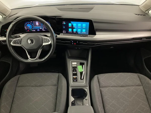 VOLKSWAGEN Golf VIII (2021) — foto 17 van 36
