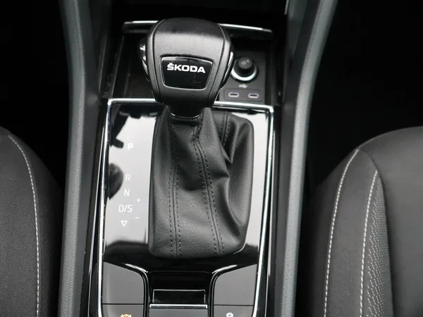 Škoda Karoq (2023) — foto 13 van 24
