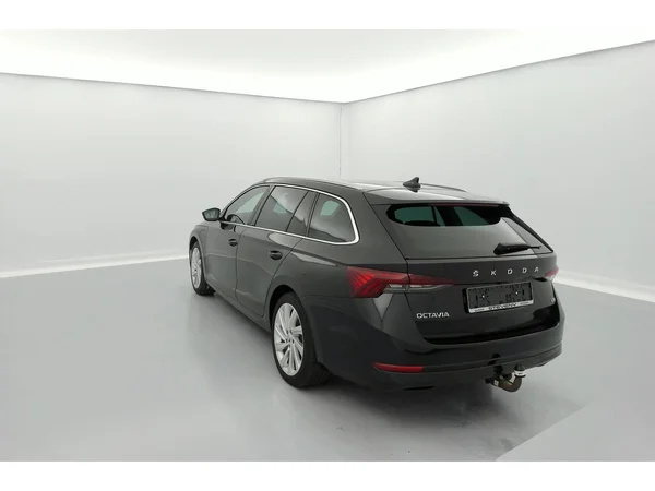 SKODA Octavia Combi PHEV (2021) — foto 8 van 37