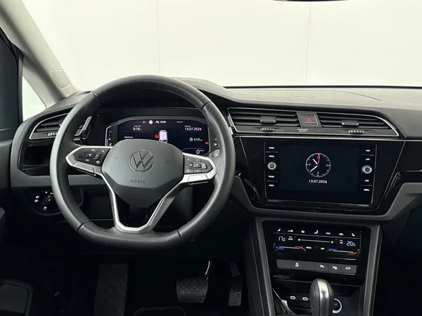 VOLKSWAGEN Touran (2025) — foto 15 van 19