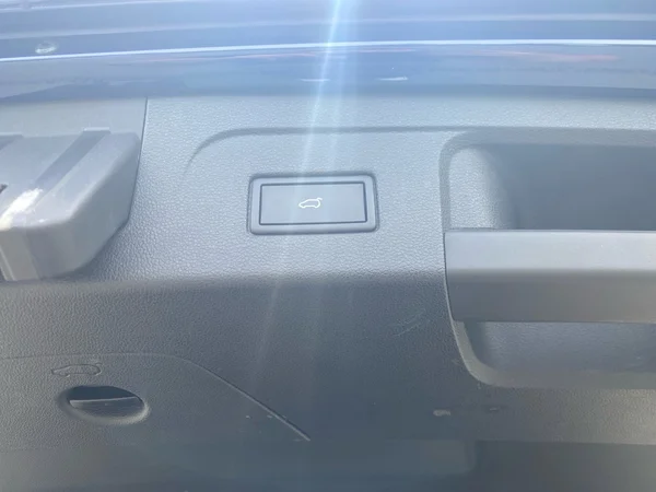 VOLKSWAGEN Touran (2022) — foto 6 van 19