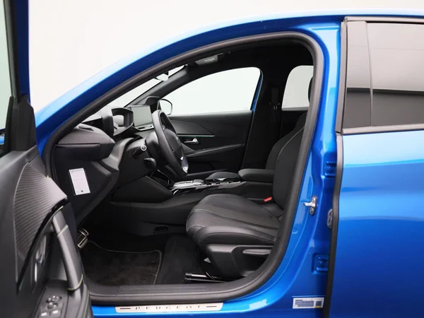 Peugeot e-208 (2023) — foto 3 van 50