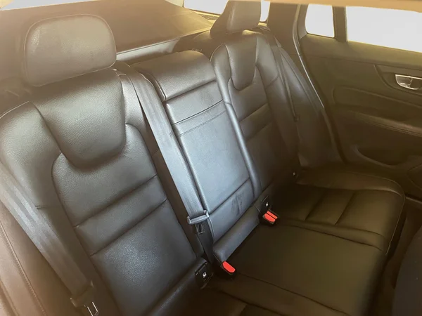 VOLVO V60 (2022) — foto 3 van 20