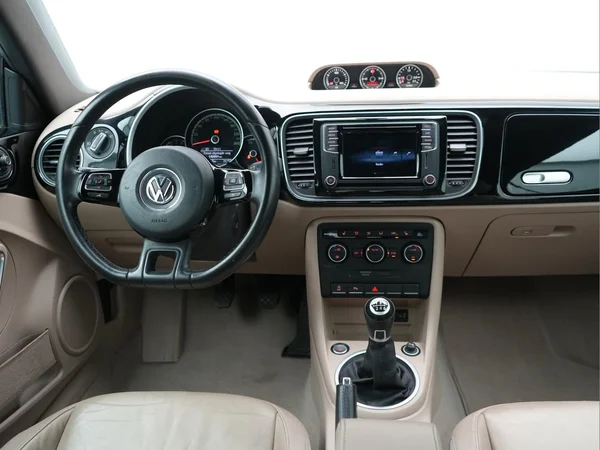 VOLKSWAGEN Beetle Cabriolet (2015) — foto 10 van 39