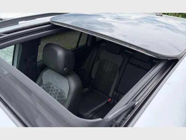 Volkswagen Tiguan (2021) — foto 18 van 27