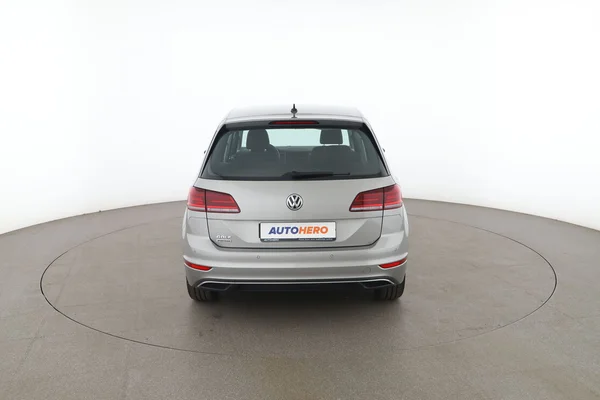 Volkswagen Golf (2020) — foto 11 van 16