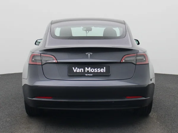 Tesla Model 3 (2022) — foto 43 van 47