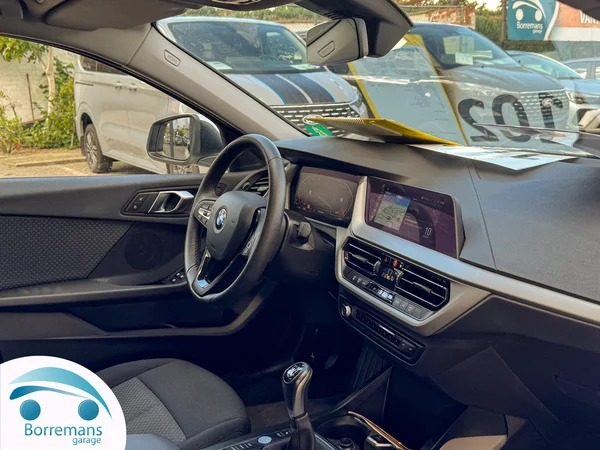BMW 116 (2023) — foto 16 van 44