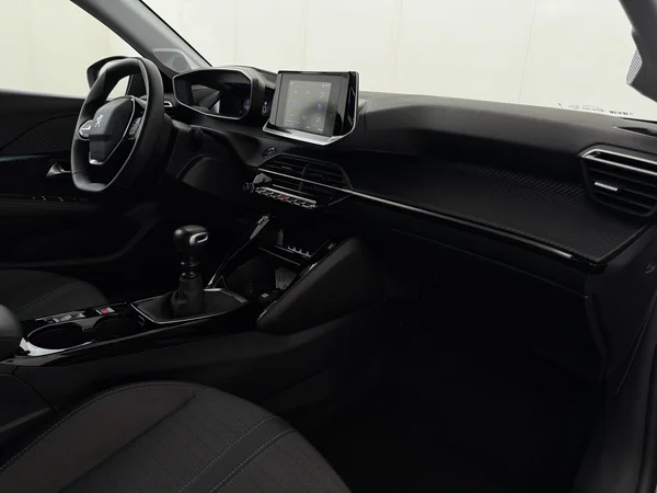 PEUGEOT 208 (2023) — foto 3 van 27