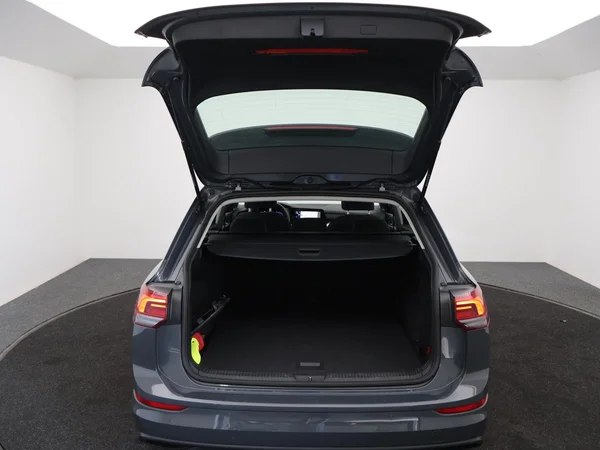 VOLKSWAGEN Golf VIII SW (2024) — foto 13 van 22