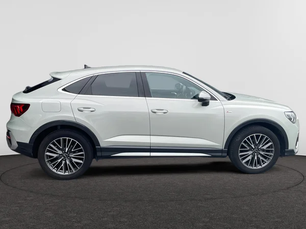 AUDI Q3 Sportback (2024) — foto 17 van 21